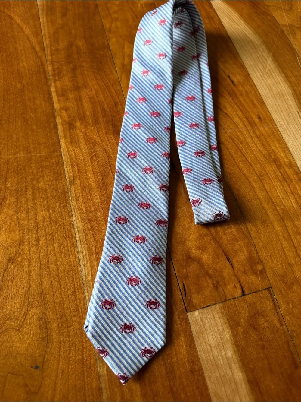 J. Crew 100% silk blue and white thin tie with crabs design all over great style